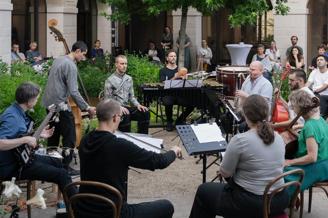 Ferdinand Schwarz, asamisimasa a Prague Quiet Music Collective na Prague Quiet Music Festivalu 2024